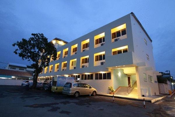 קראבי Riverside Hotel מראה חיצוני תמונה