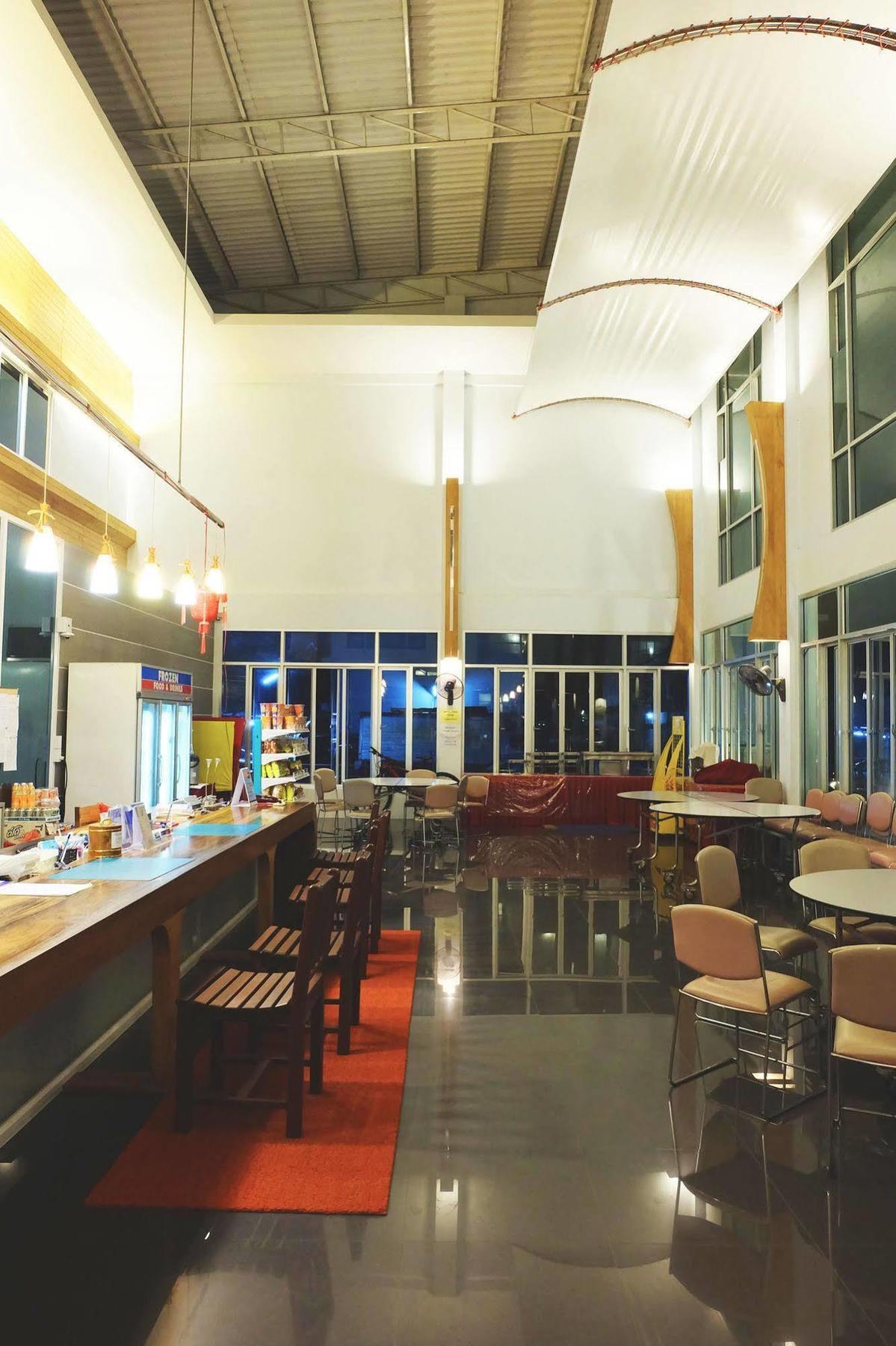 קראבי Riverside Hotel מראה חיצוני תמונה