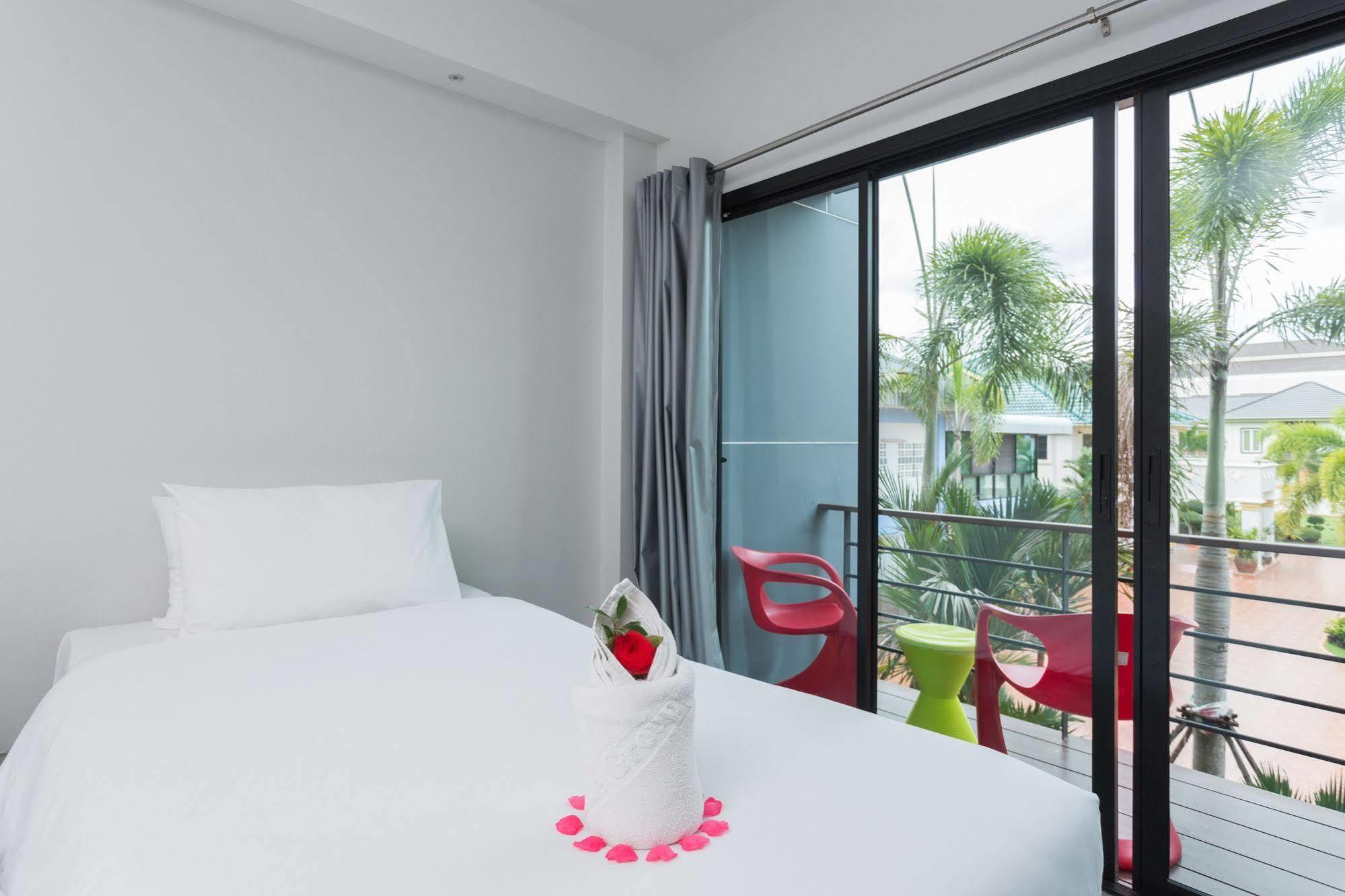קראבי Riverside Hotel מראה חיצוני תמונה